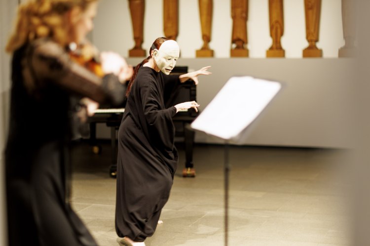 Geburtstagsfeier zum 125. Geburtstag von Elfriede Lohse-Wächtler am 4. Dezember 2024 mit Tanja Becker-Bender (Violine) und Katja Erfurth (Tanz)